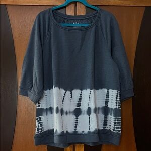 LIVI by Lane Bryant Lightweight Sweatshirt in Marine Blue & White Tie-Dye